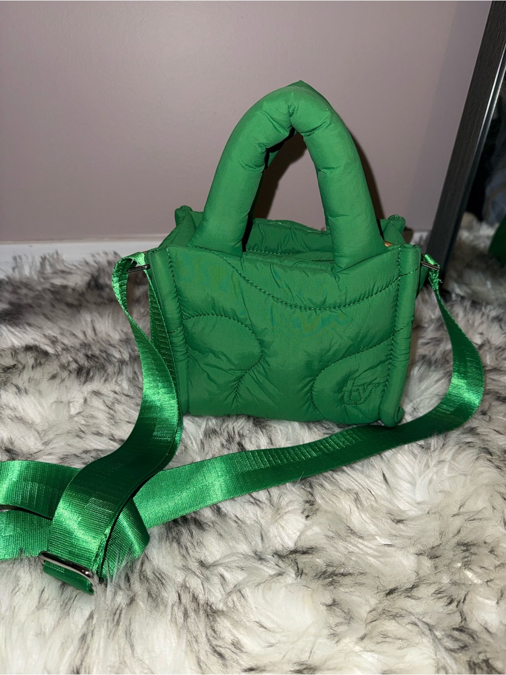 Green Quilted Puffer Crossbody Bag with Detachable Strap - Picture 5 of 5